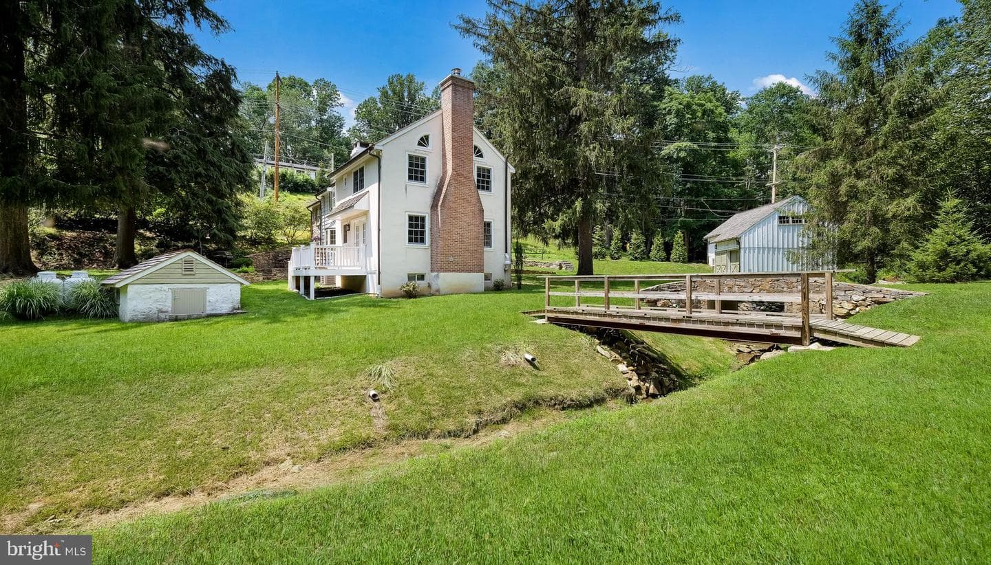 208 Hurley Road photo 3