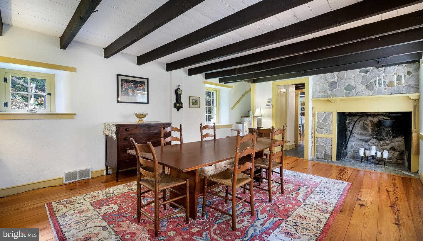 208 Hurley Road photo 8