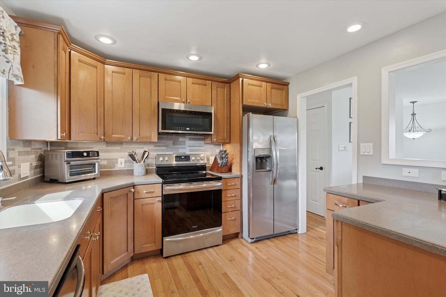 1232 W Bridge Street photo 8