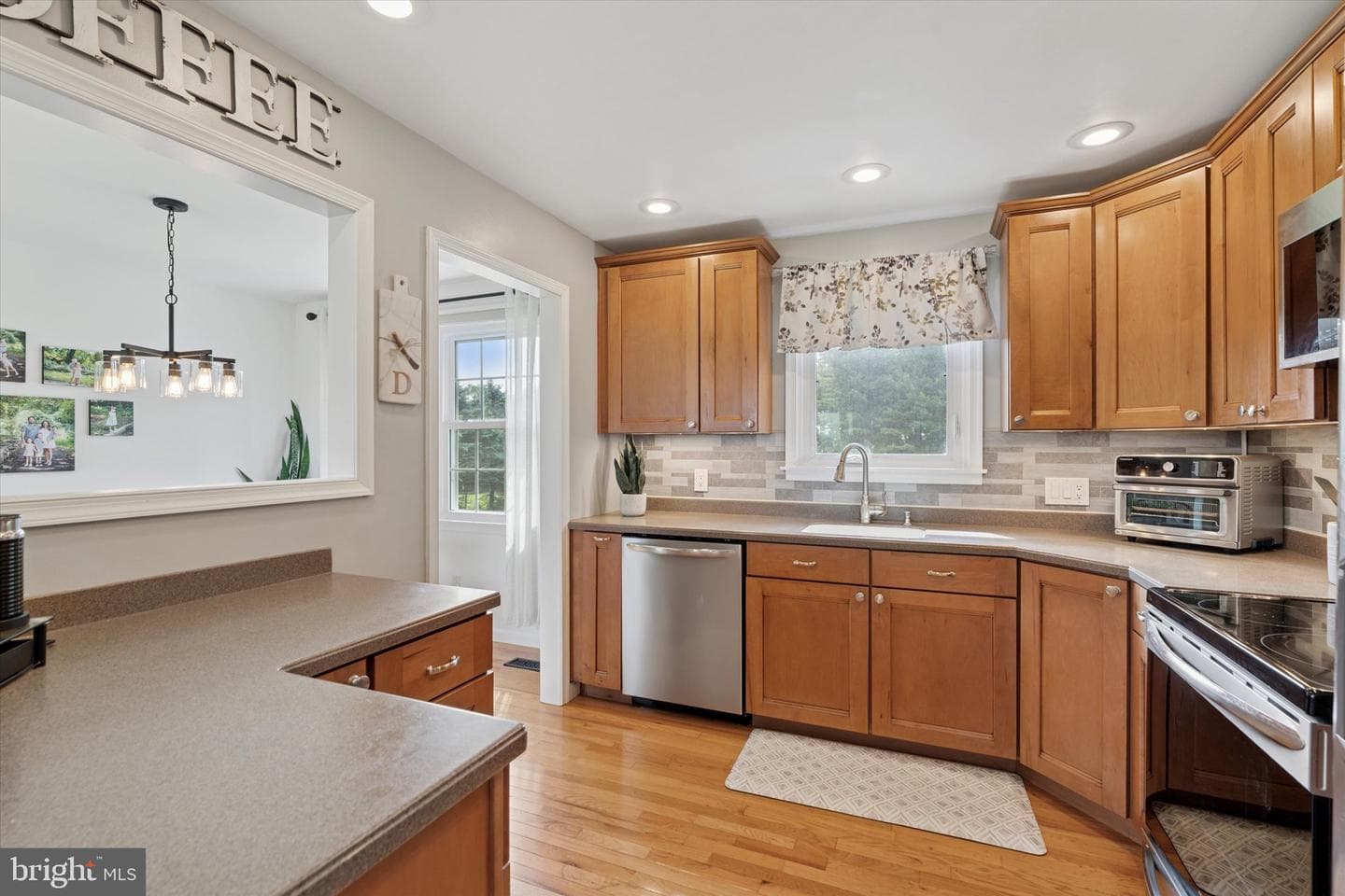 1232 W Bridge Street photo 9