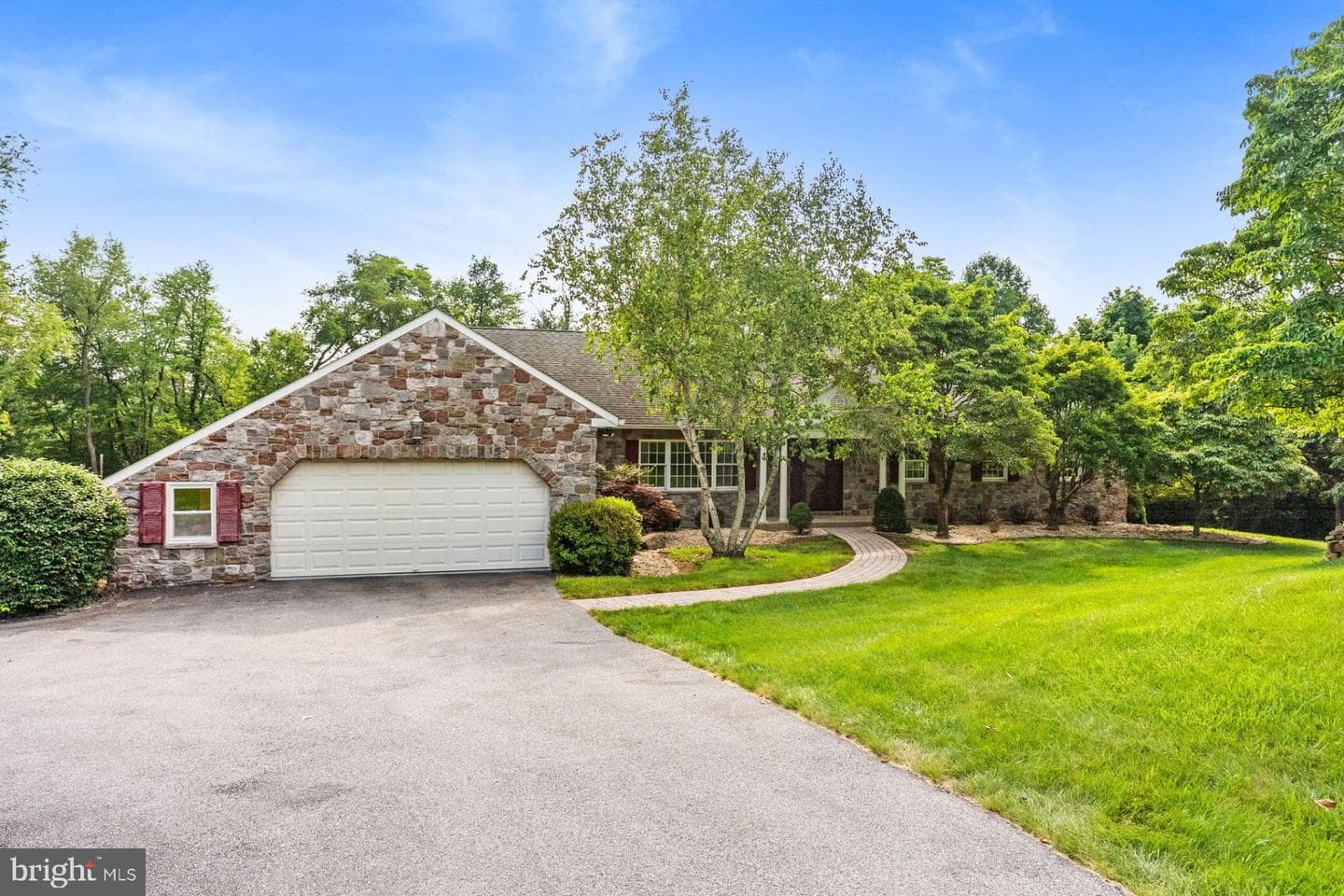 1619 Clearview Drive photo 2