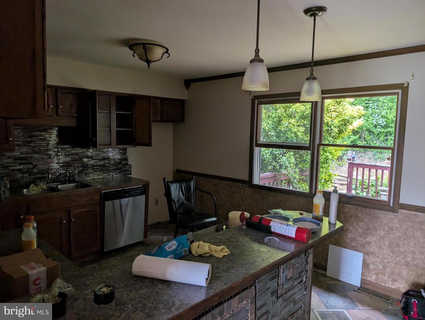915 Charles Street photo 3