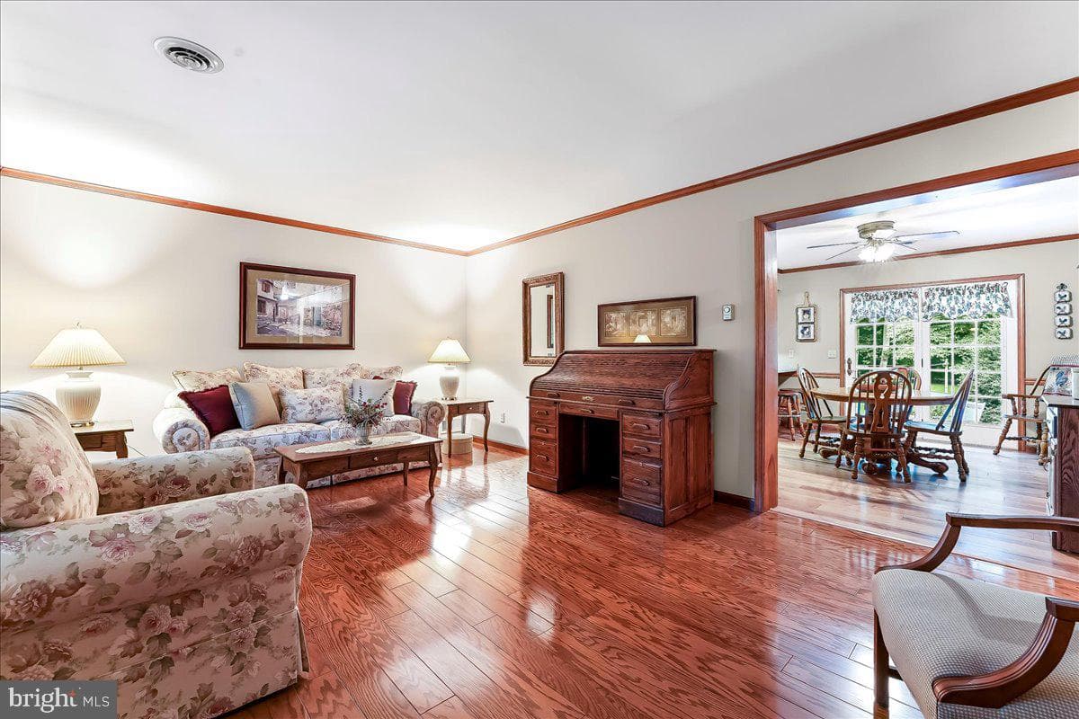 372 Hipkins Road photo 18
