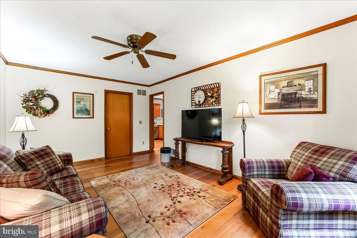 372 Hipkins Road photo 26