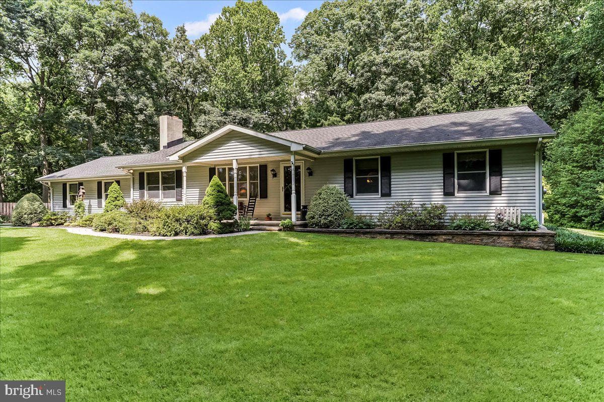 372 Hipkins Road photo 48