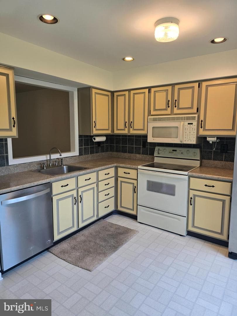 103 Lakeside Drive photo 11