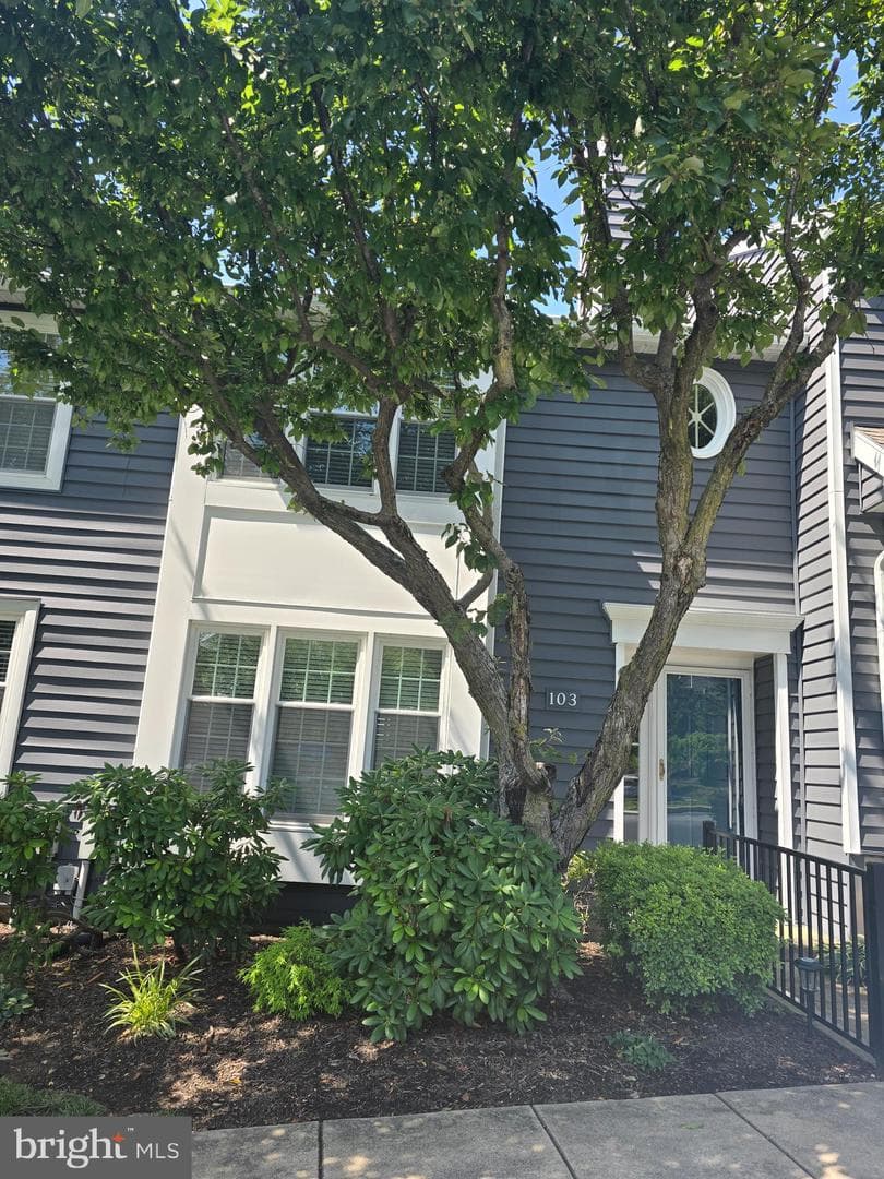 103 Lakeside Drive photo 3