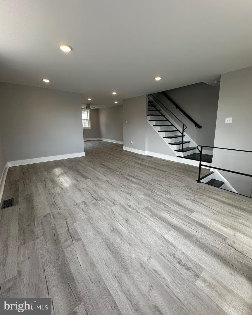 917 Oxford Avenue photo 2