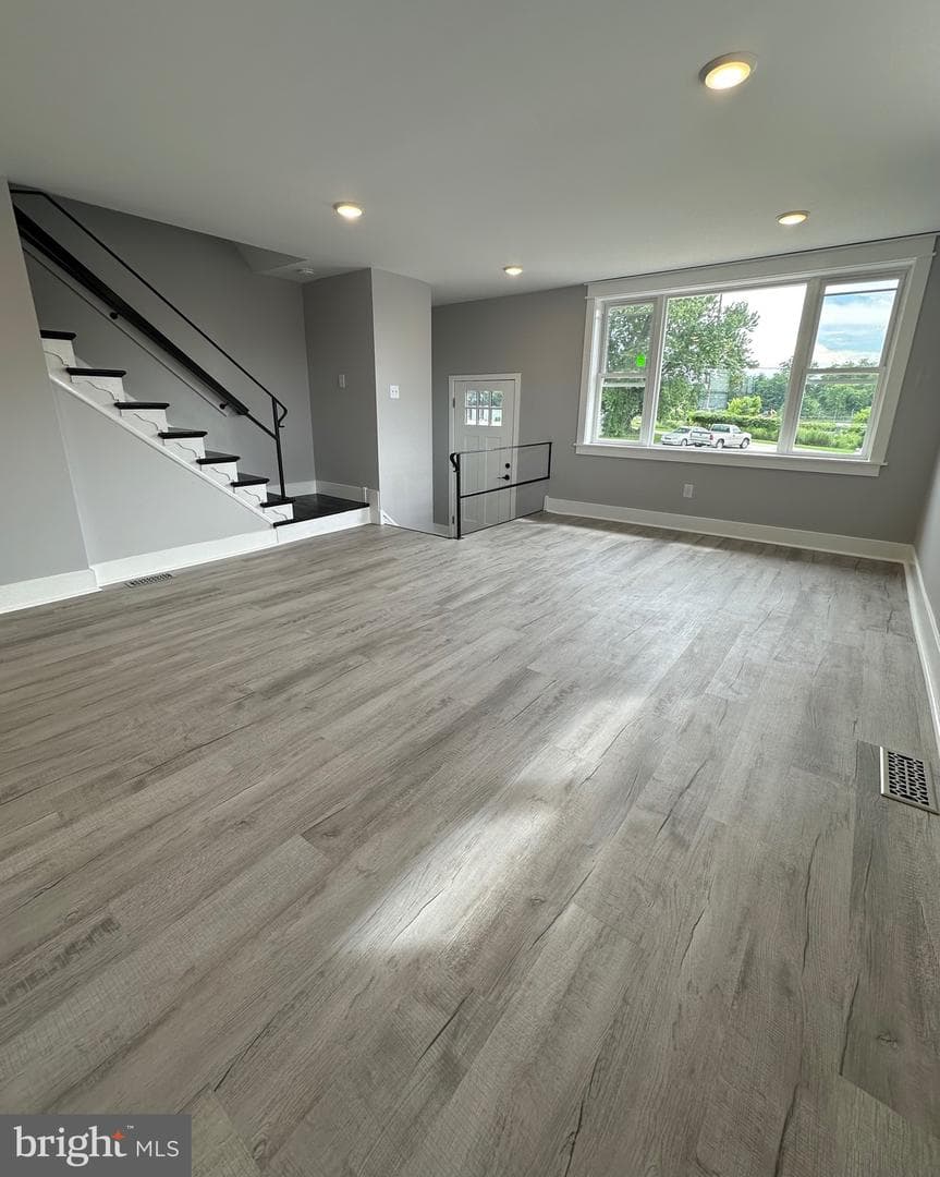 917 Oxford Avenue photo 3