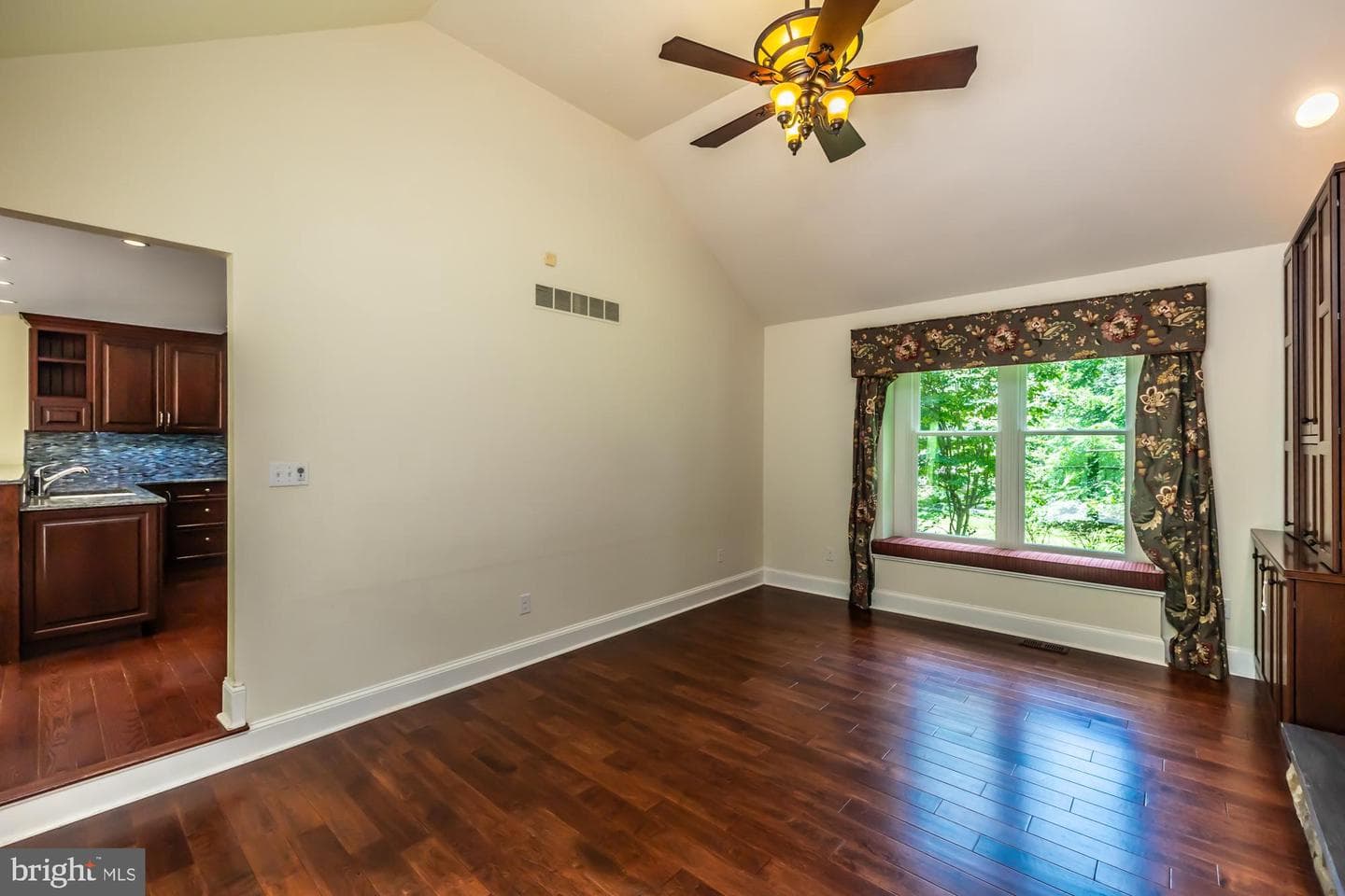 1024 Tinkerhill Lane photo 32