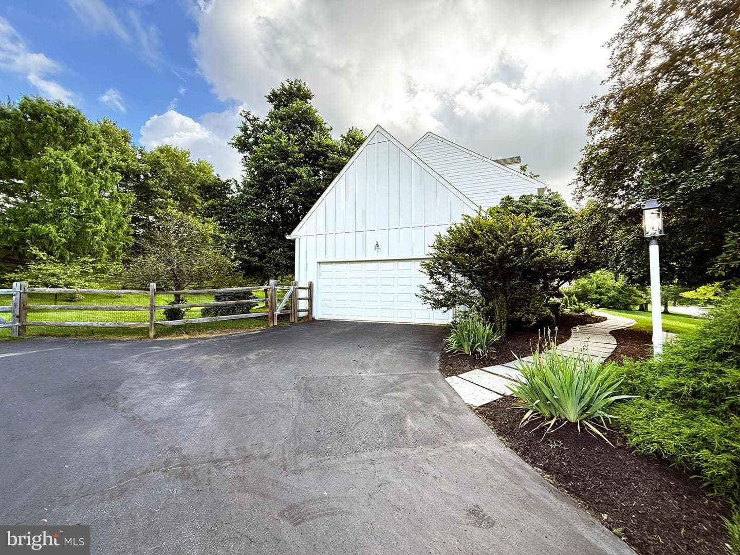1761 Thistle Way photo 3