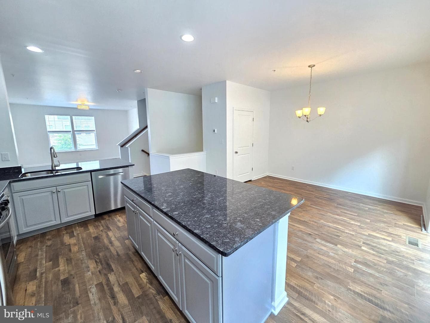 320 Dawson Place photo 18