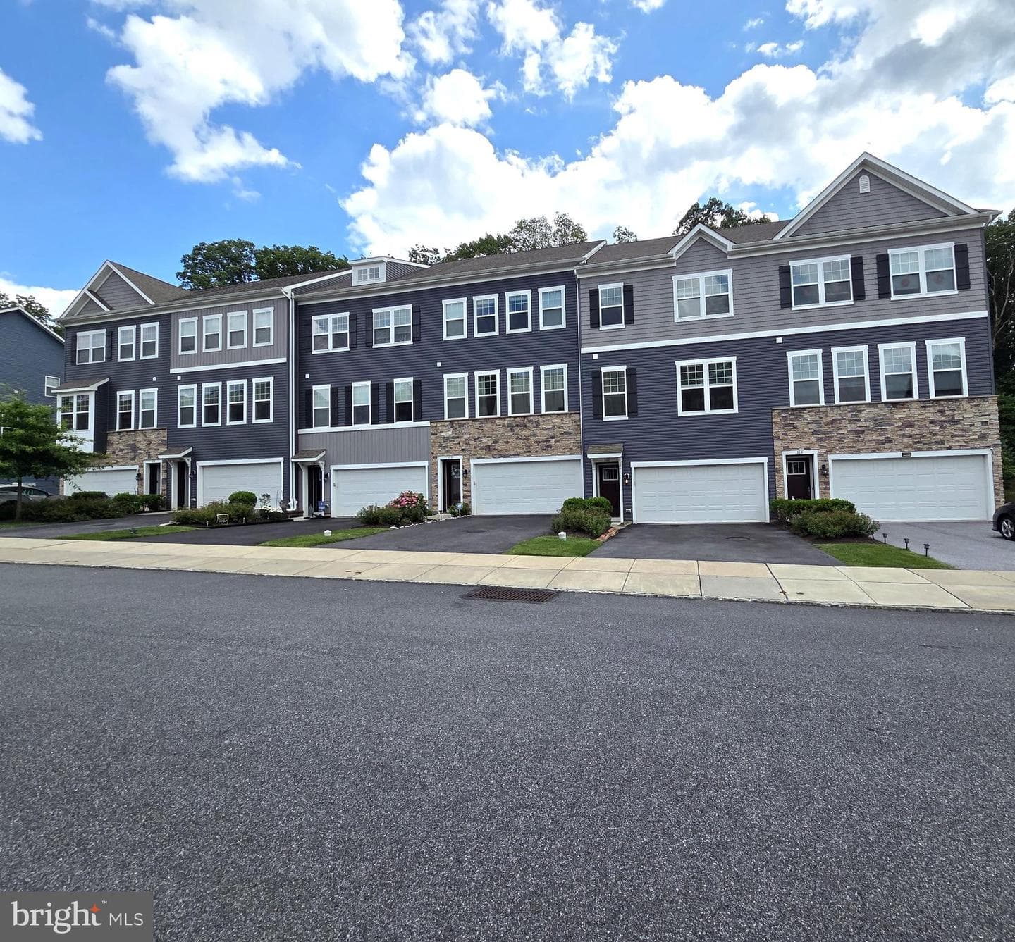 320 Dawson Place photo 7