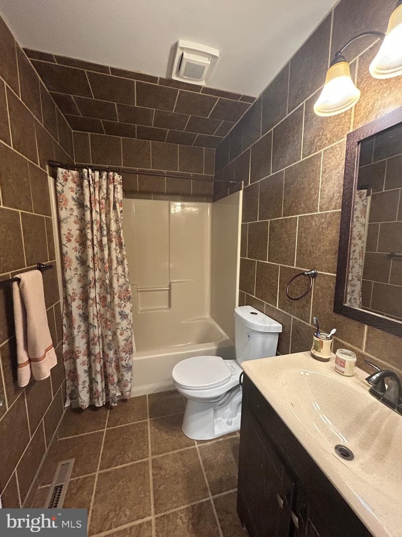 253 Thia Court photo 14
