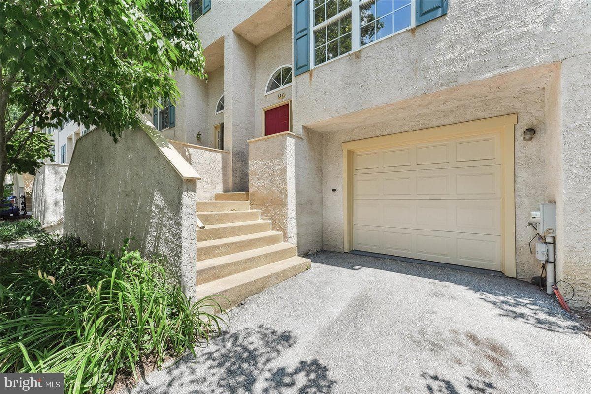 137 Whispering Oaks Drive #2001 photo 2