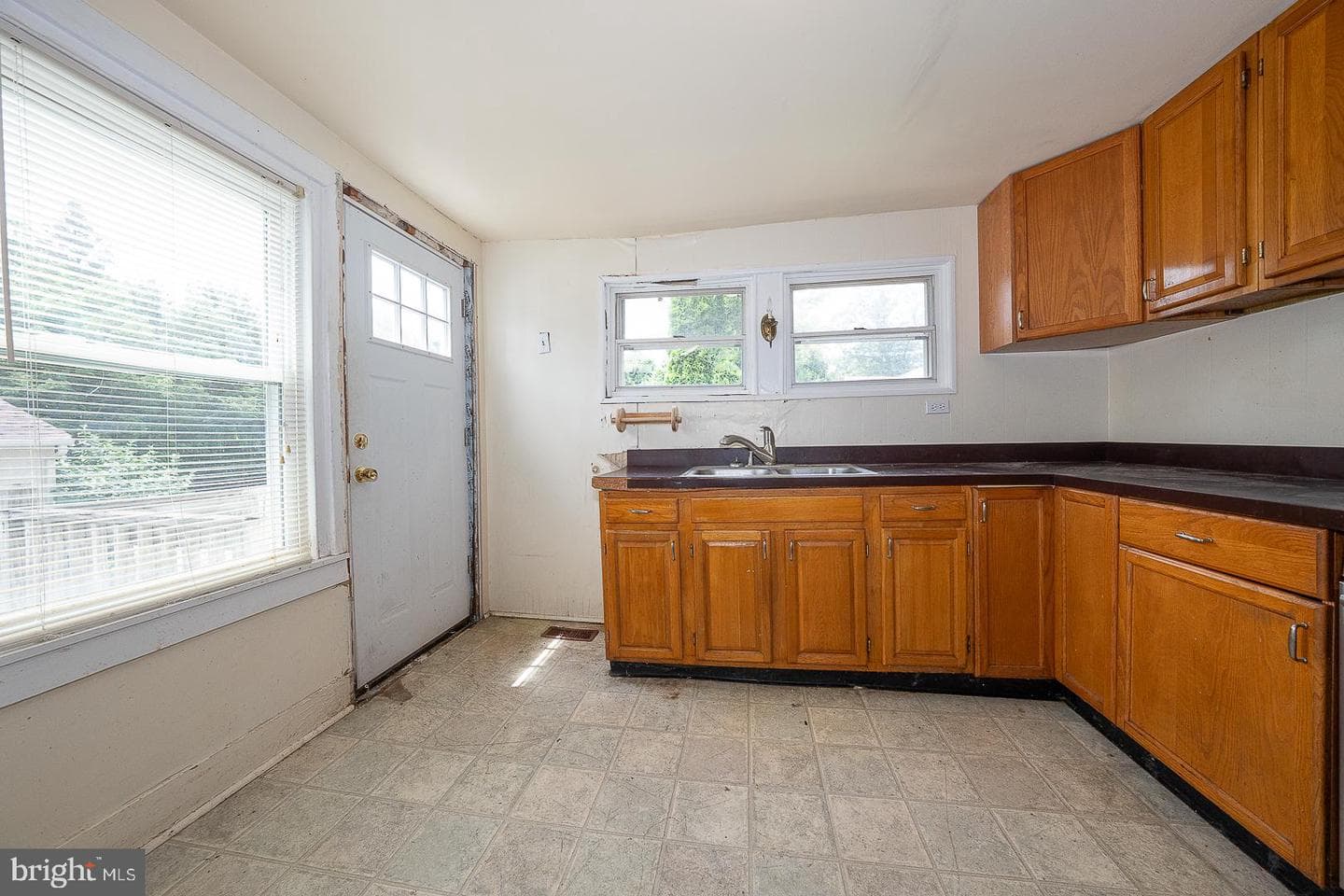 12 Summit Avenue photo 11