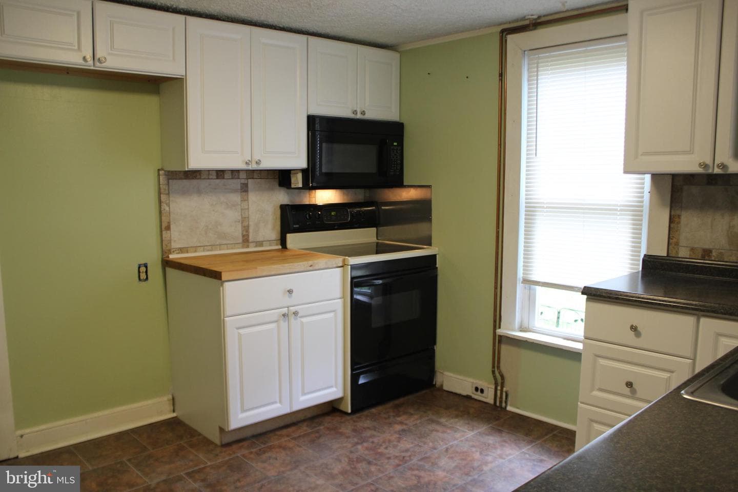 72 Sproul Road photo 12