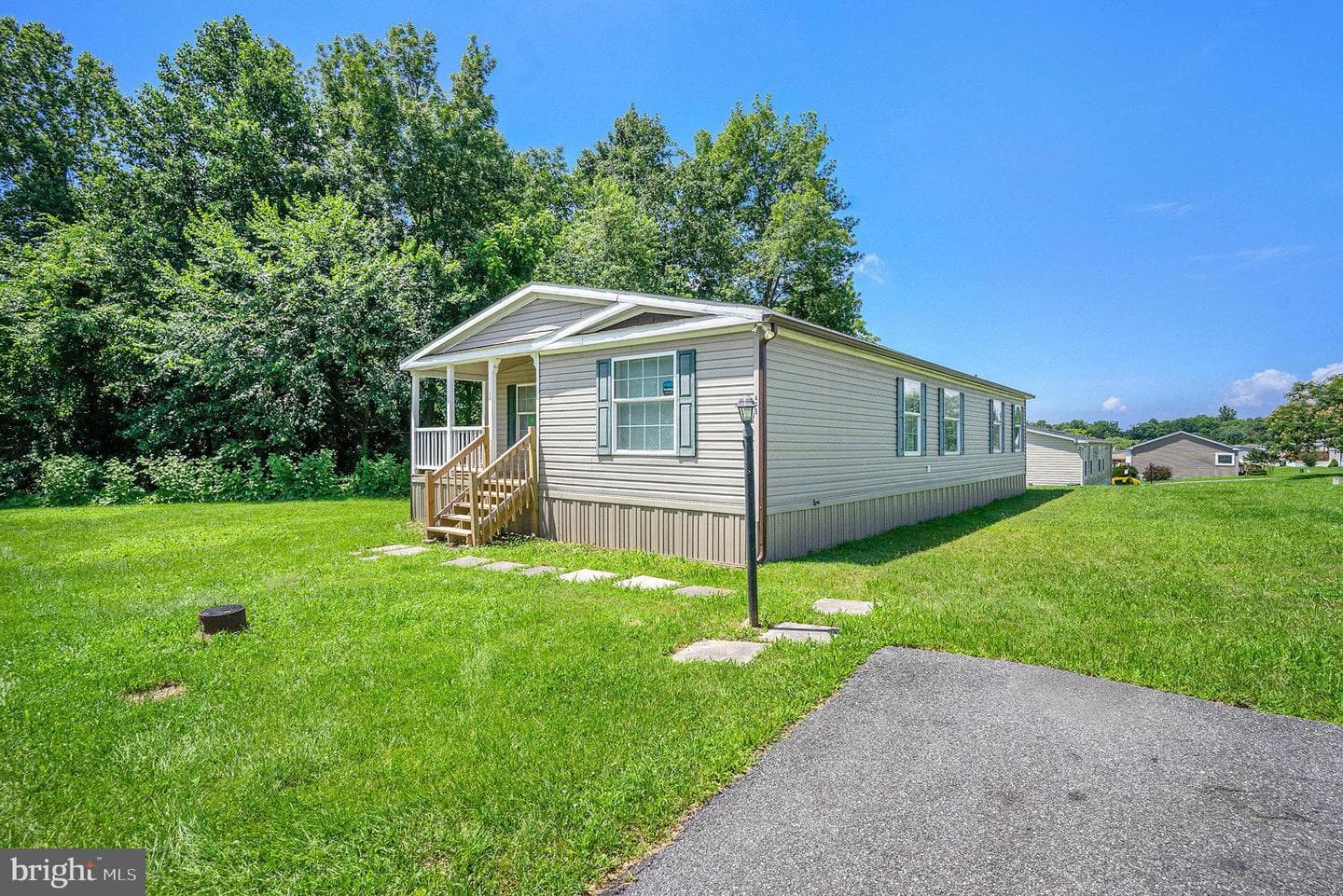 416 Arrowhead Court photo 2