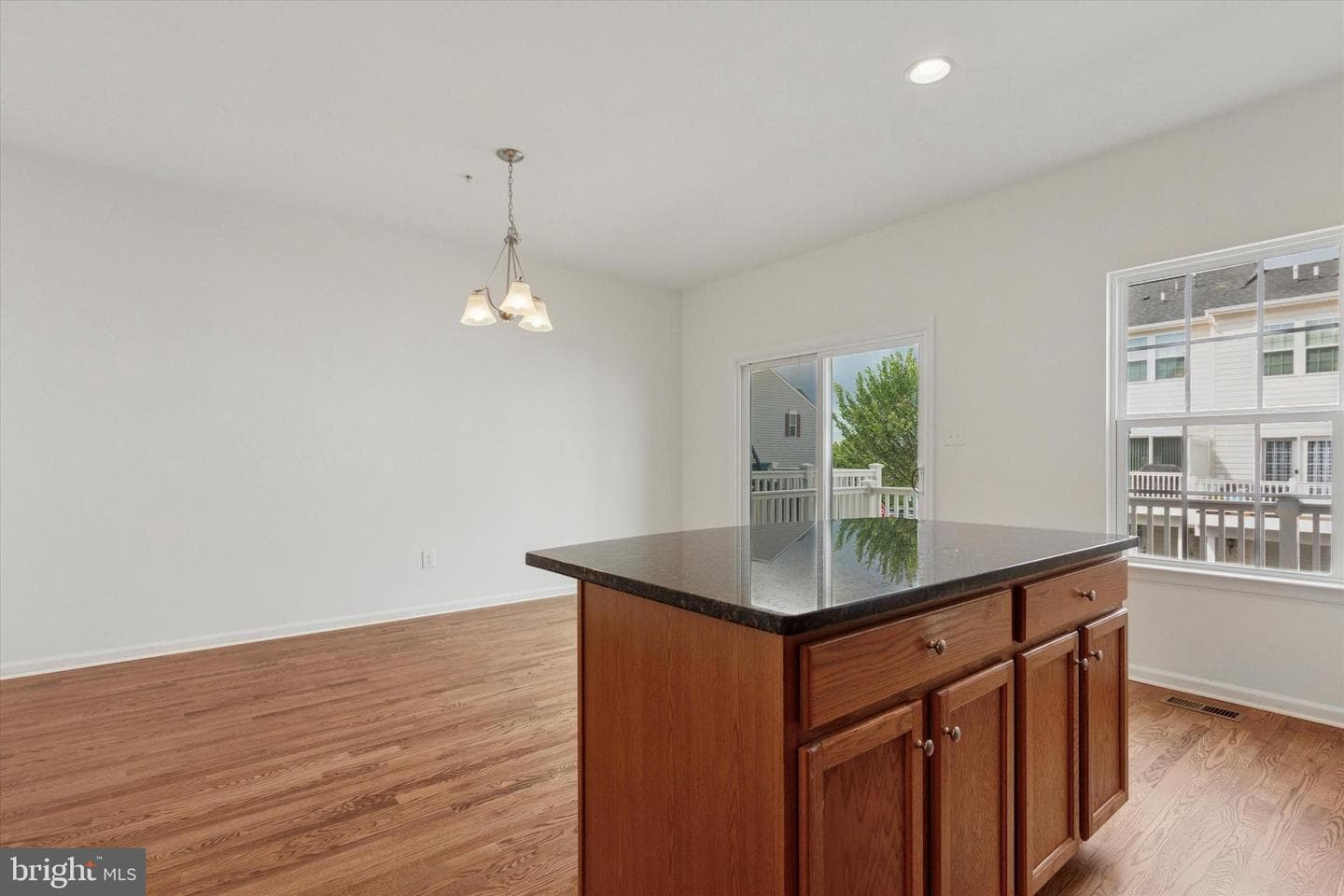 522 Groat Alley photo 10