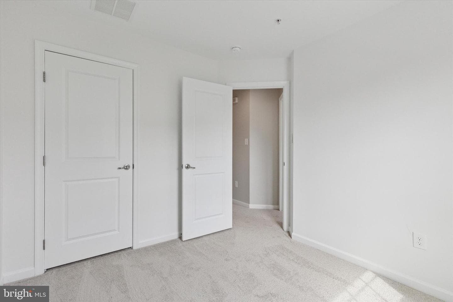 522 Groat Alley photo 15