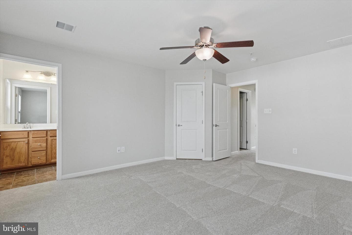 522 Groat Alley photo 17
