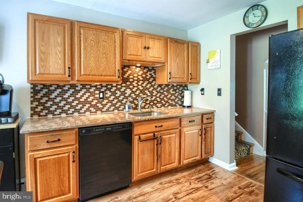 401 Leslie Lane photo 11