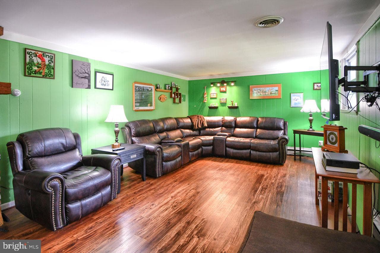 401 Leslie Lane photo 14