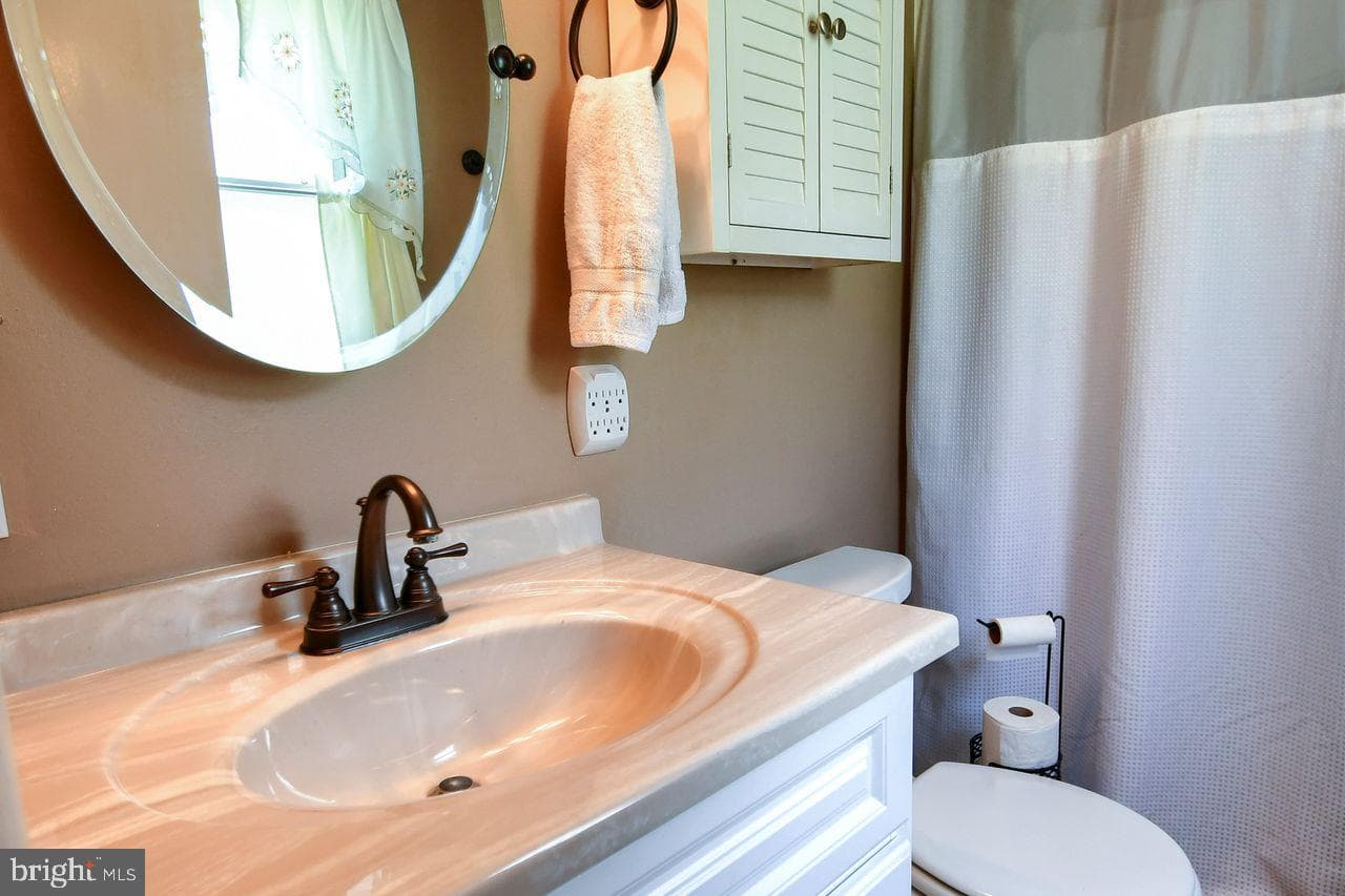 401 Leslie Lane photo 21