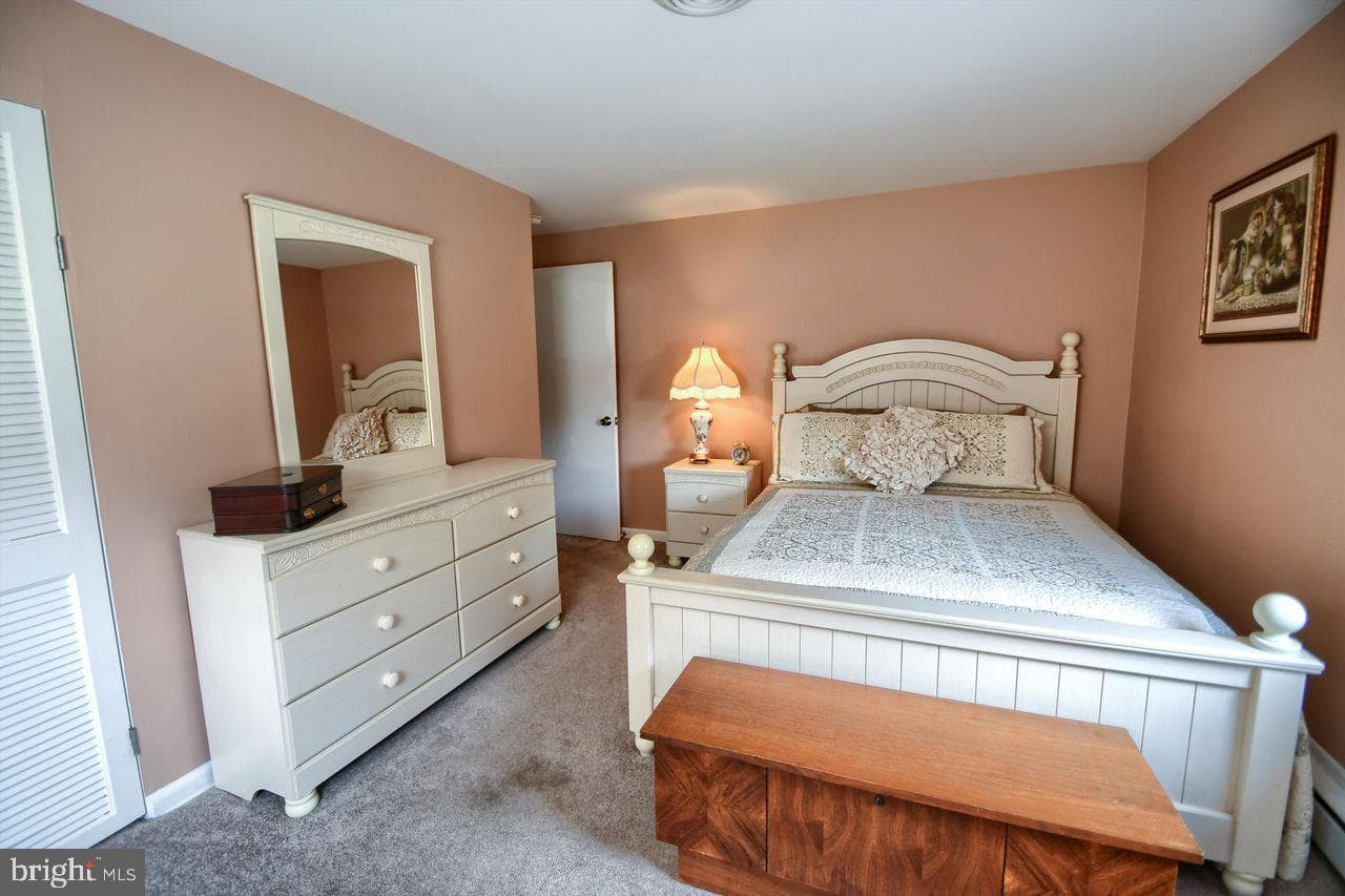 401 Leslie Lane photo 25