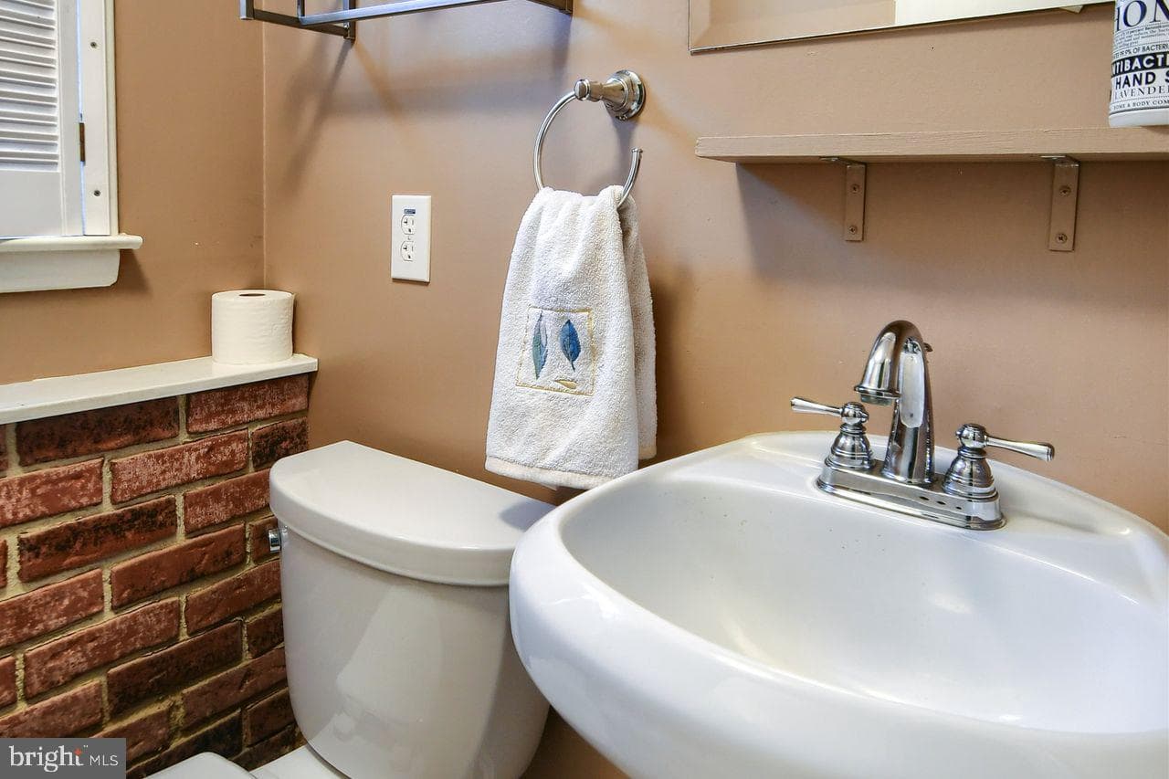 401 Leslie Lane photo 27