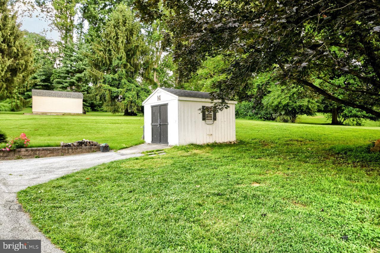 401 Leslie Lane photo 31
