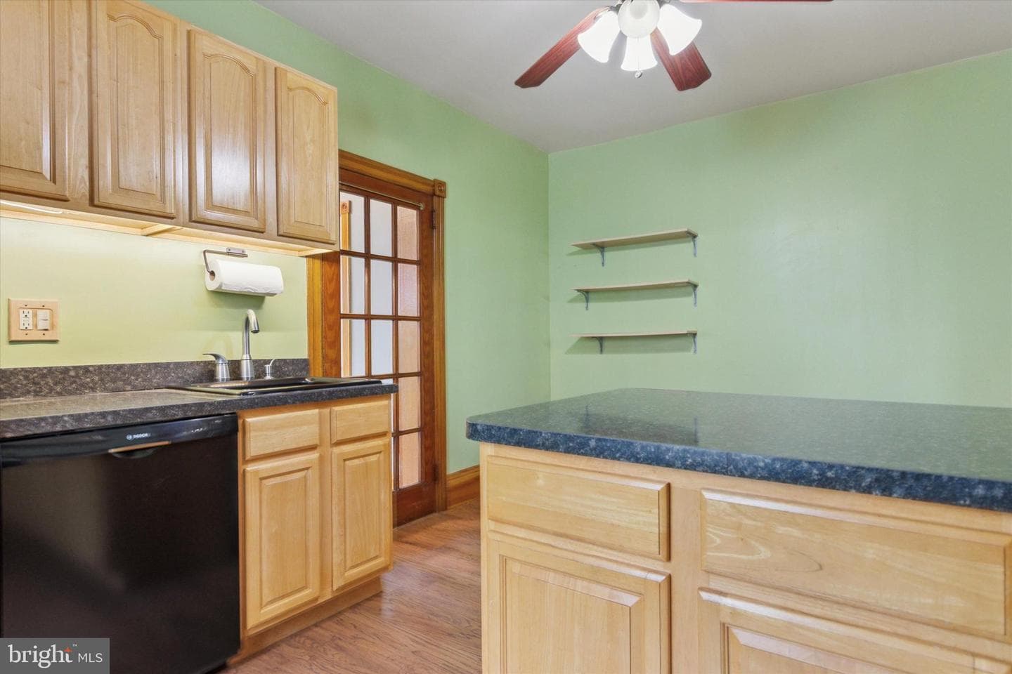 112 Bradford Avenue photo 9