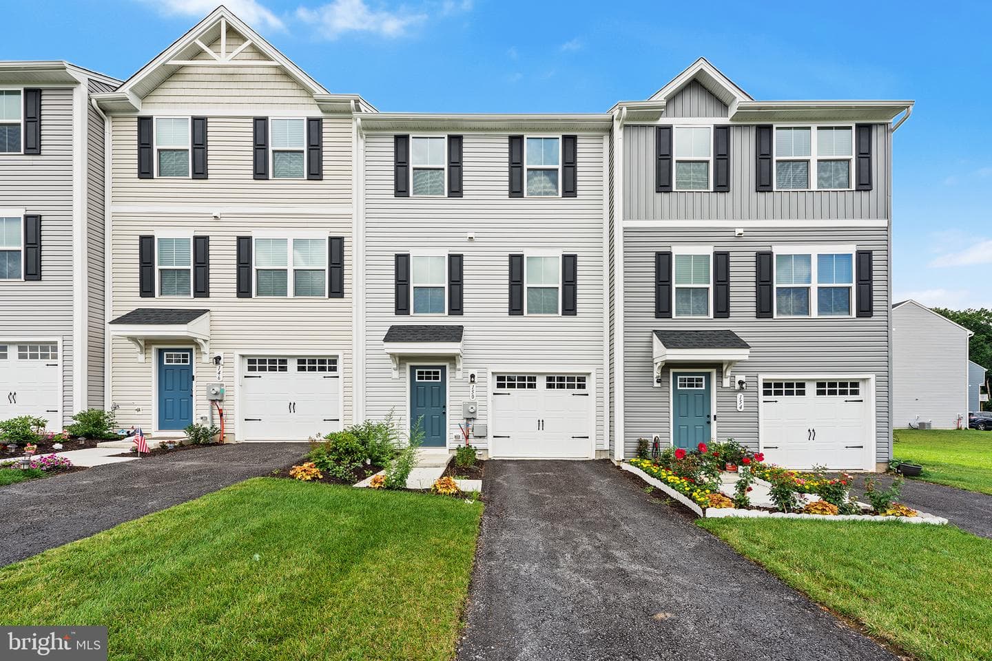 150 Hamilton Lane photo 1