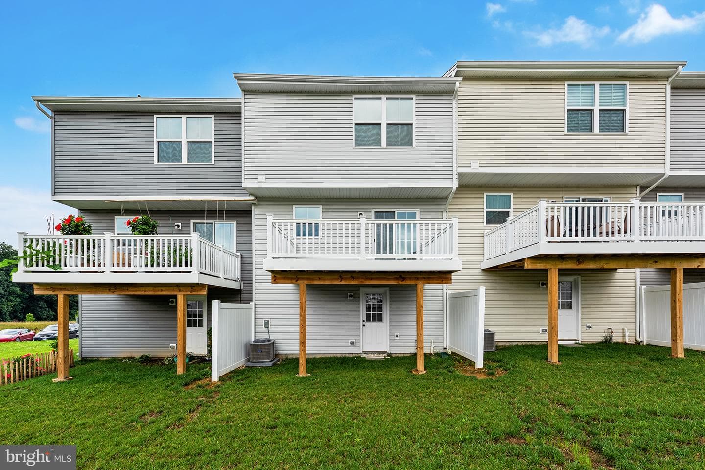 150 Hamilton Lane photo 20
