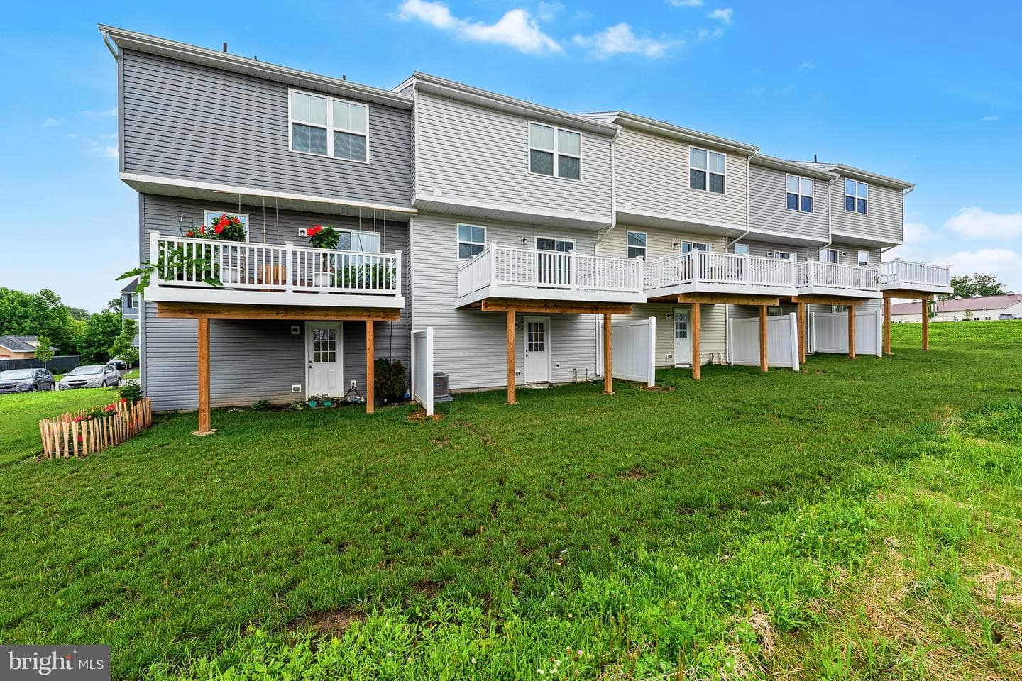 150 Hamilton Lane photo 21