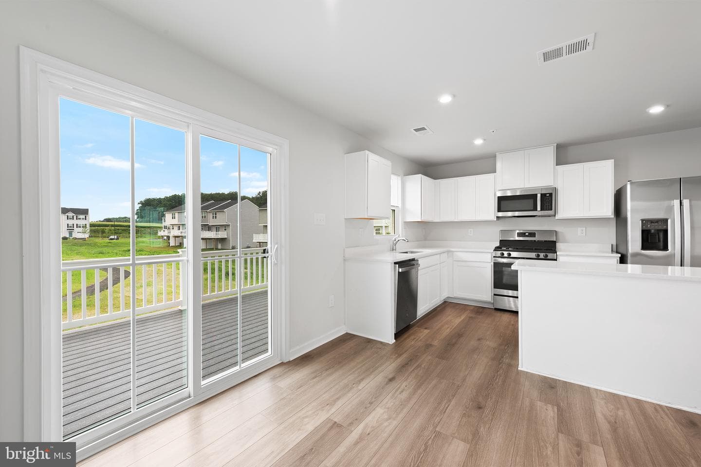 150 Hamilton Lane photo 8