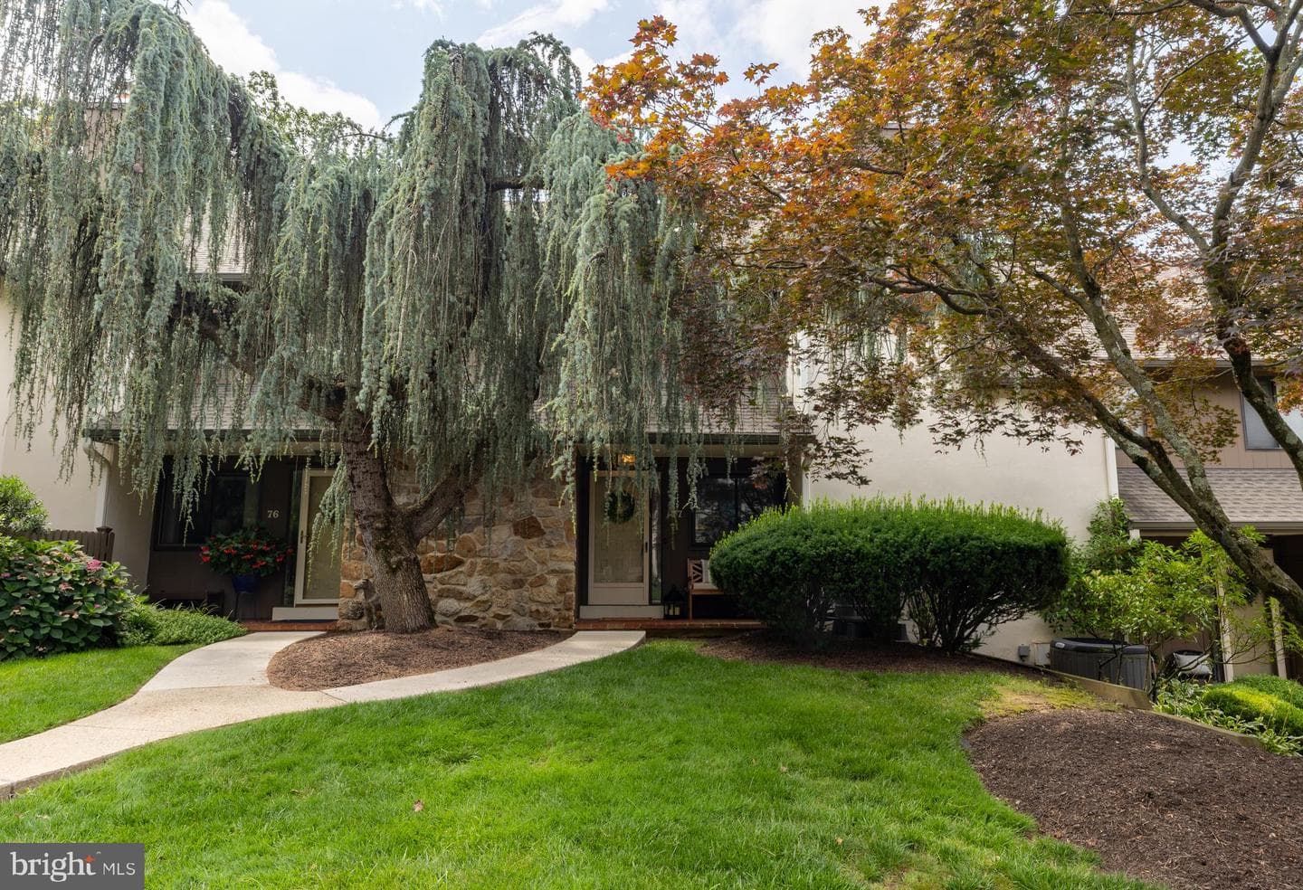 77 Oak Knoll Drive photo 1