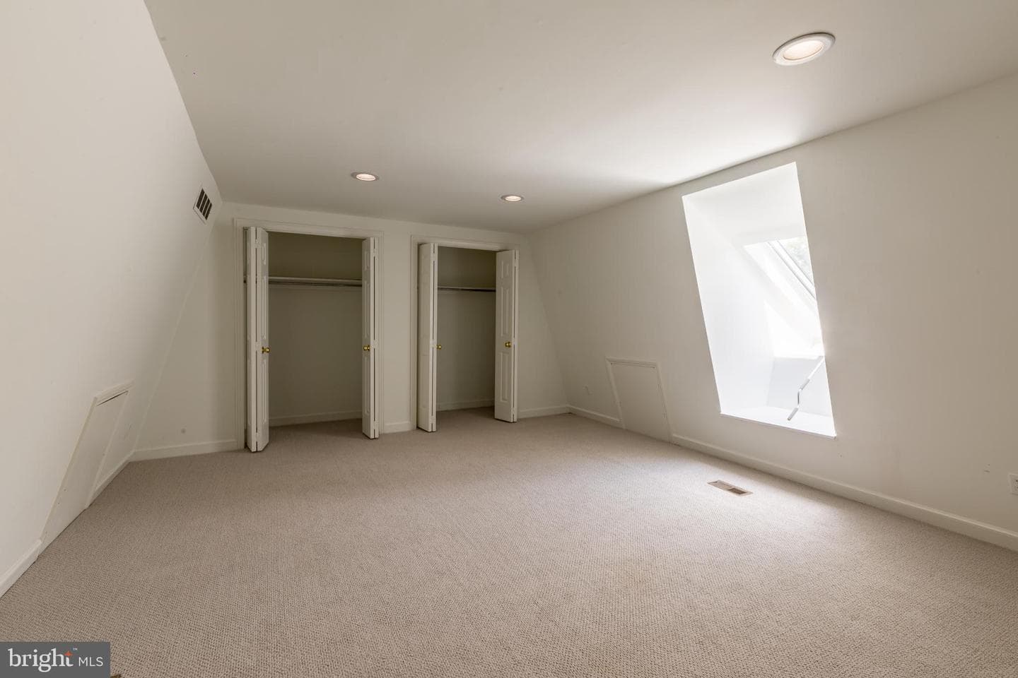 77 Oak Knoll Drive photo 33