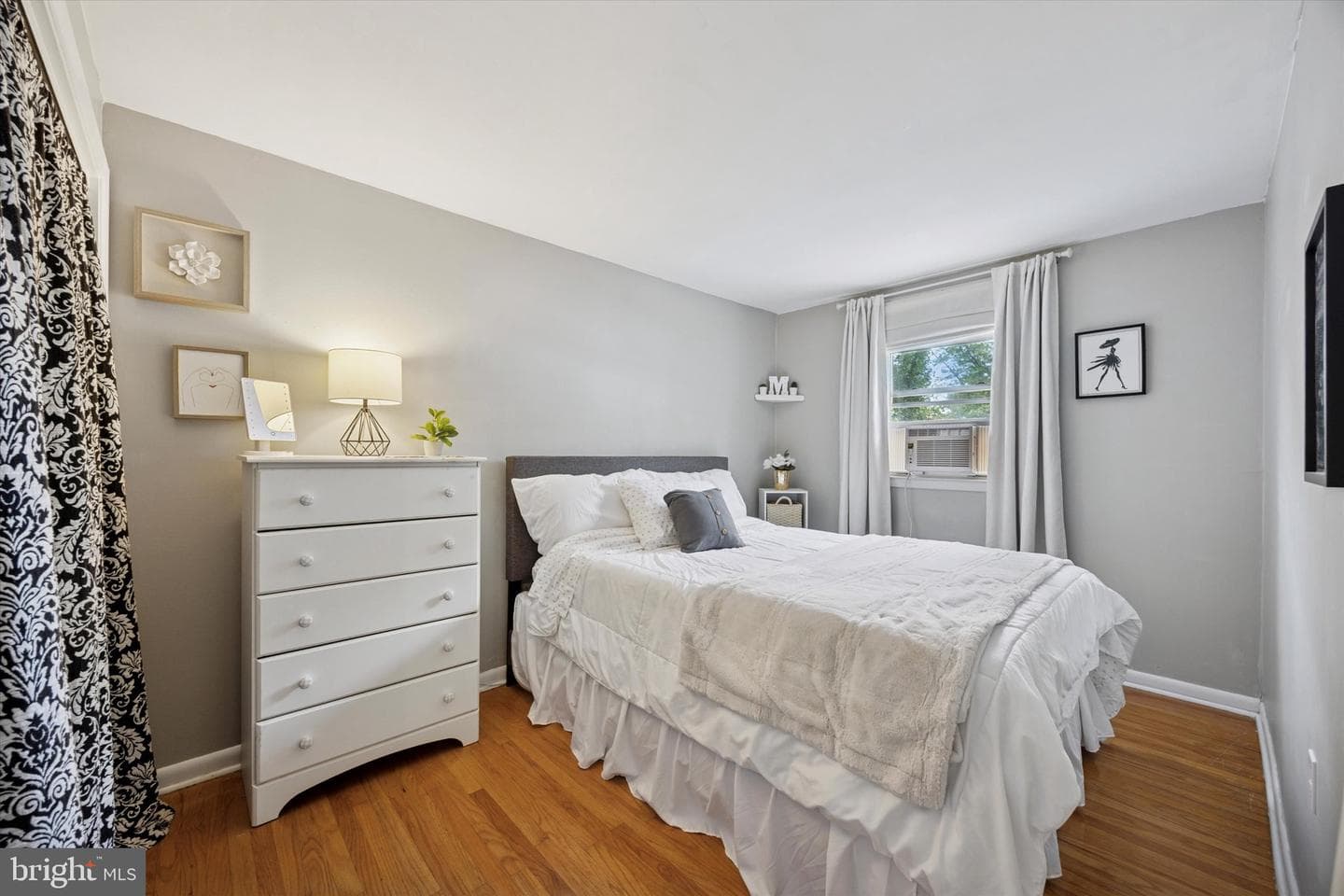 887 Oxford Avenue photo 8