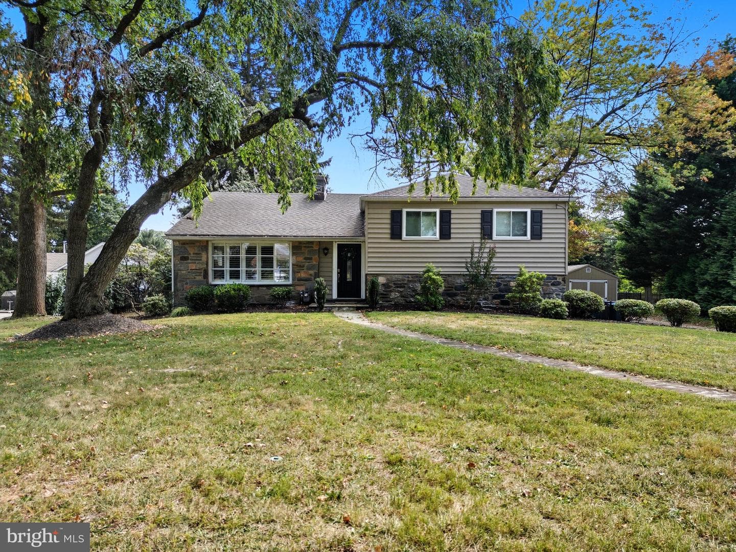 328 W Conestoga Road photo 2