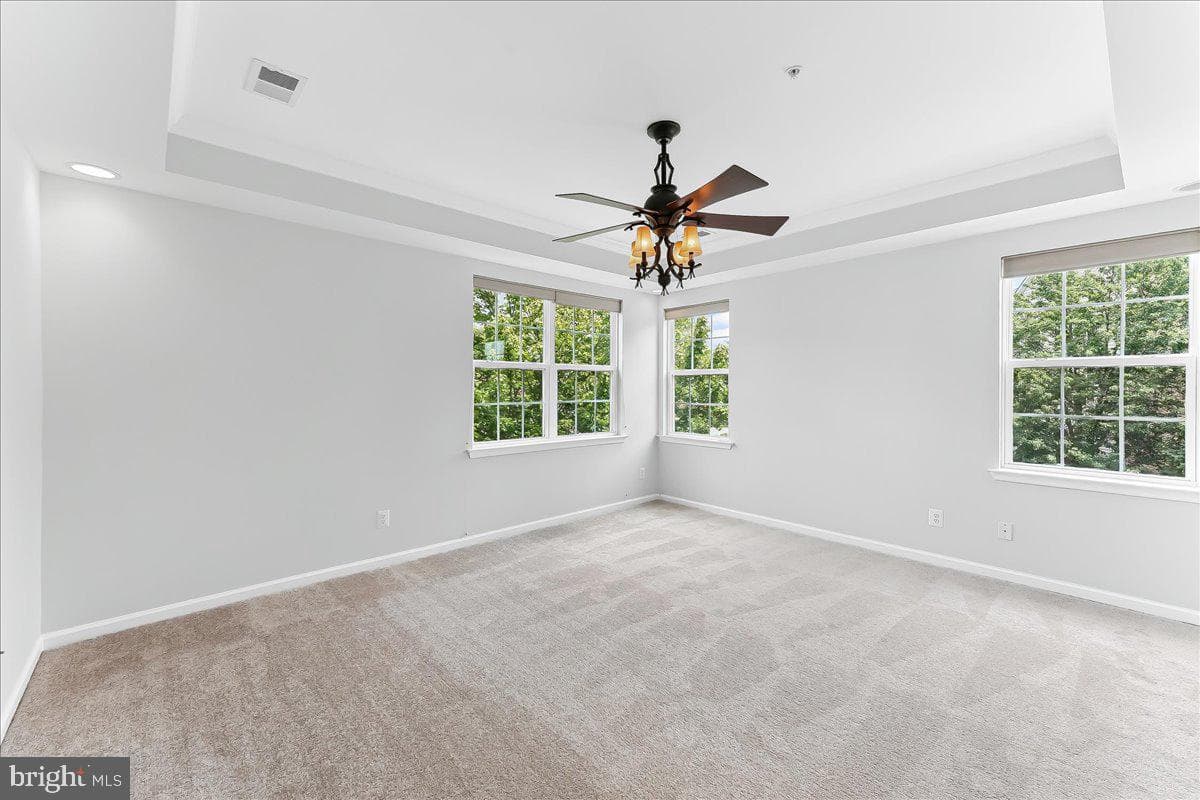 209 Victoria Gardens Drive photo 15