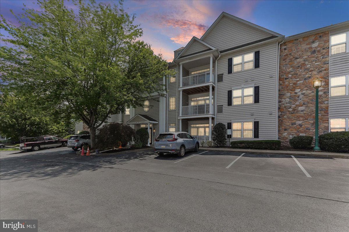 209 Victoria Gardens Drive photo 2