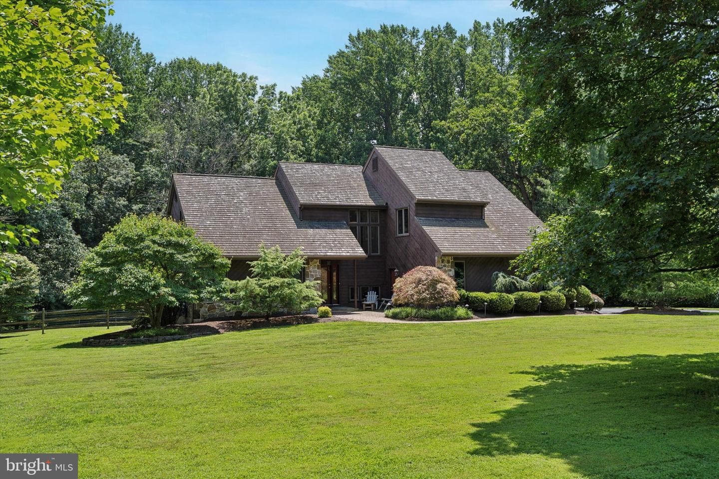 1076 Heartsease Drive photo 1