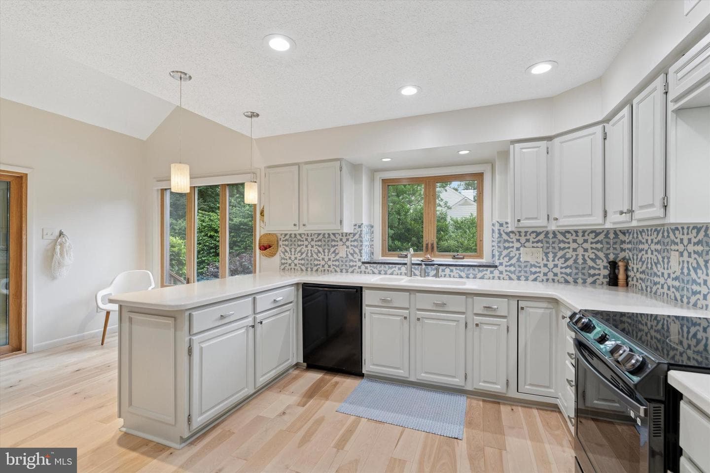 1076 Heartsease Drive photo 16