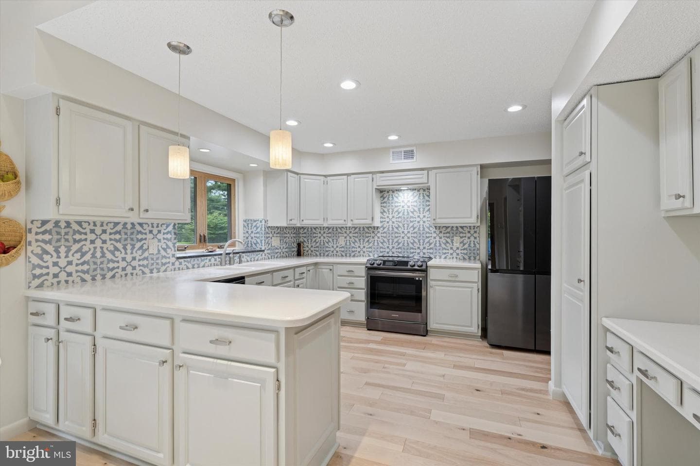 1076 Heartsease Drive photo 17