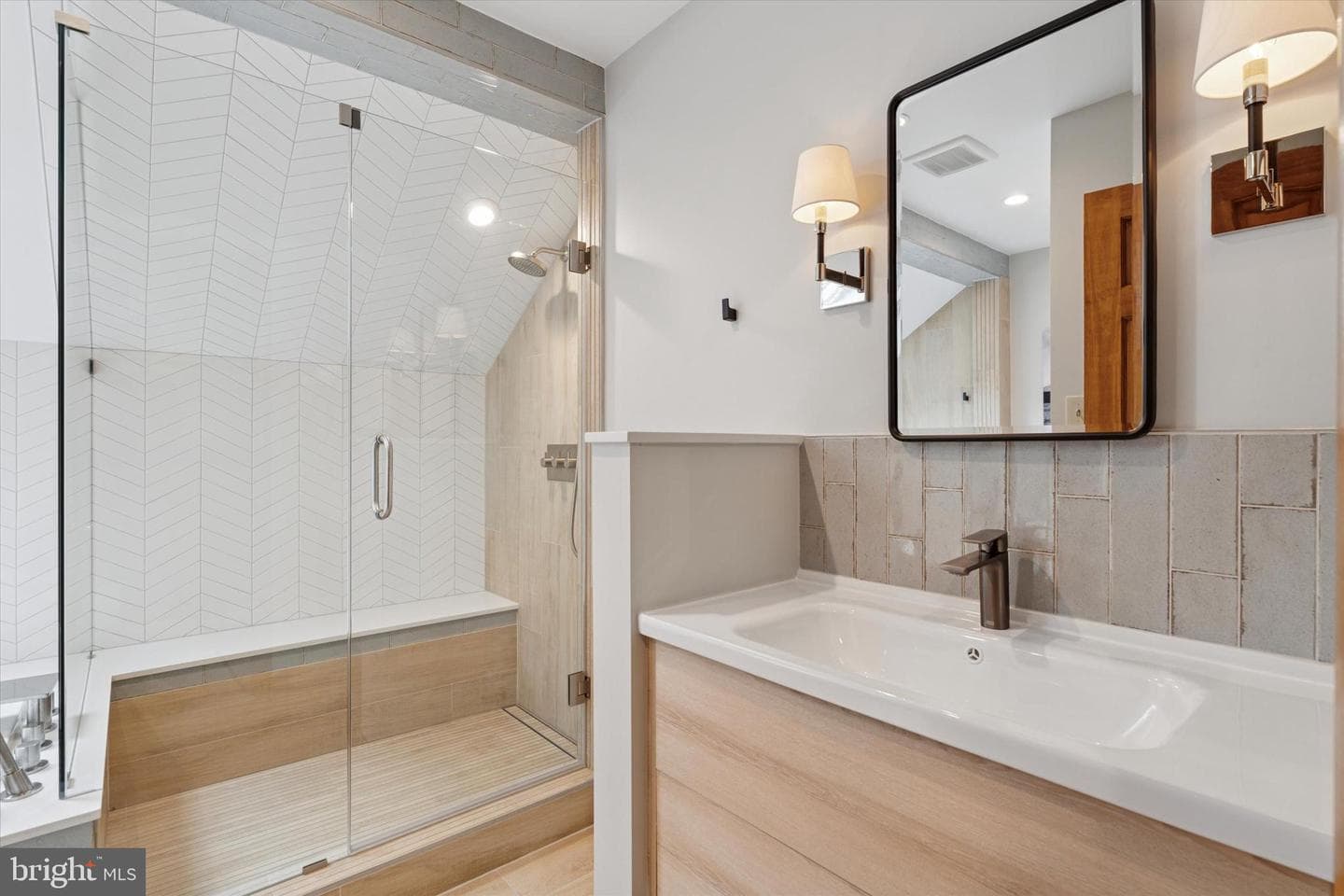 1076 Heartsease Drive photo 28