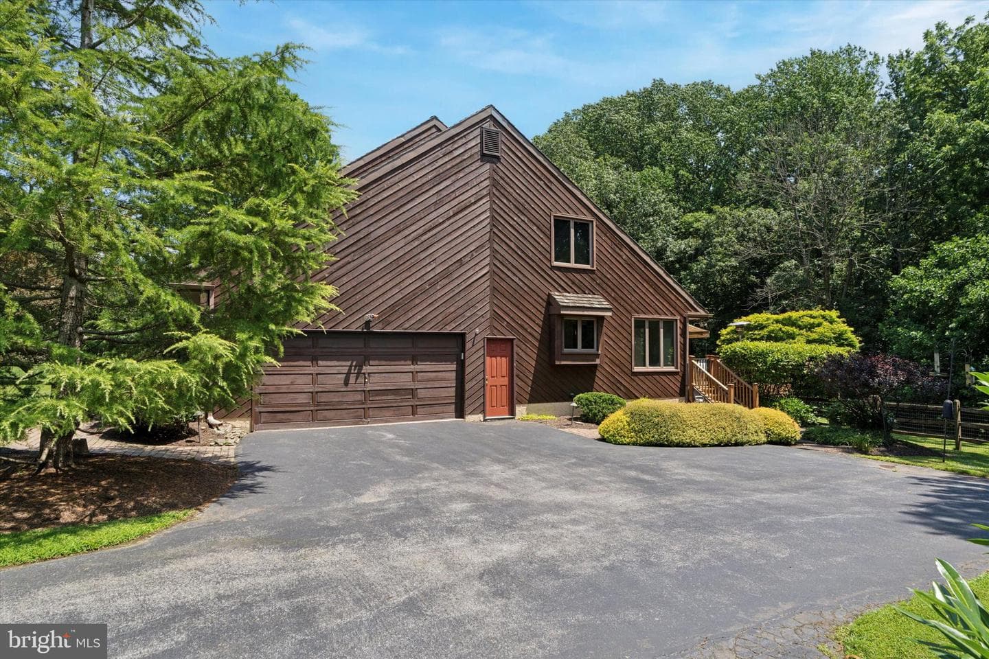 1076 Heartsease Drive photo 4