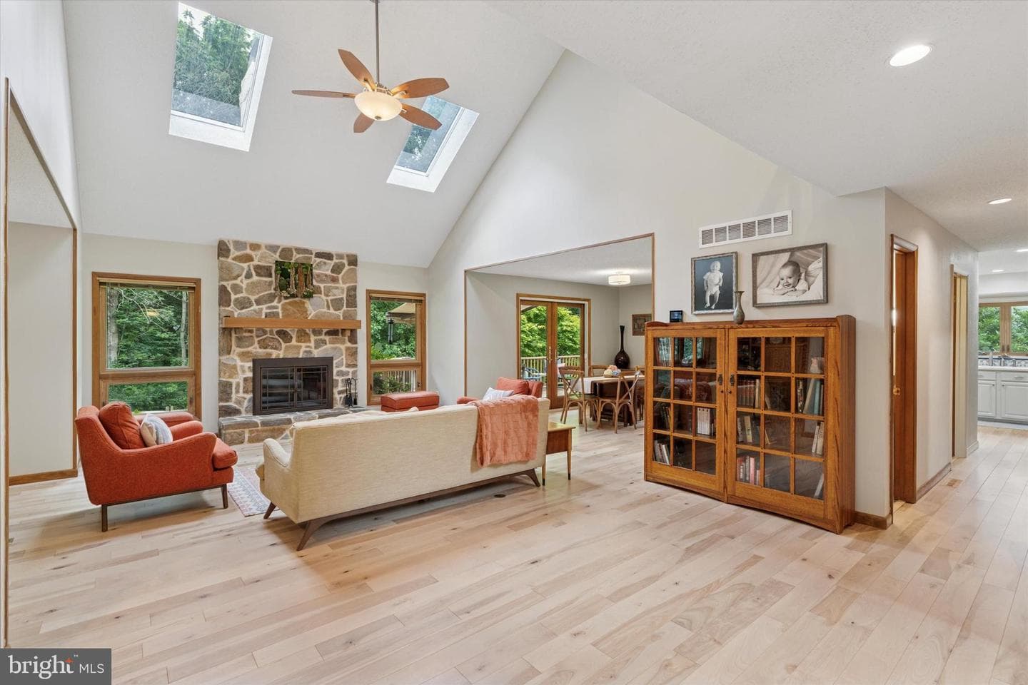 1076 Heartsease Drive photo 6