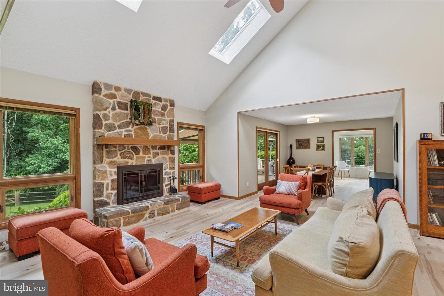 1076 Heartsease Drive photo 8