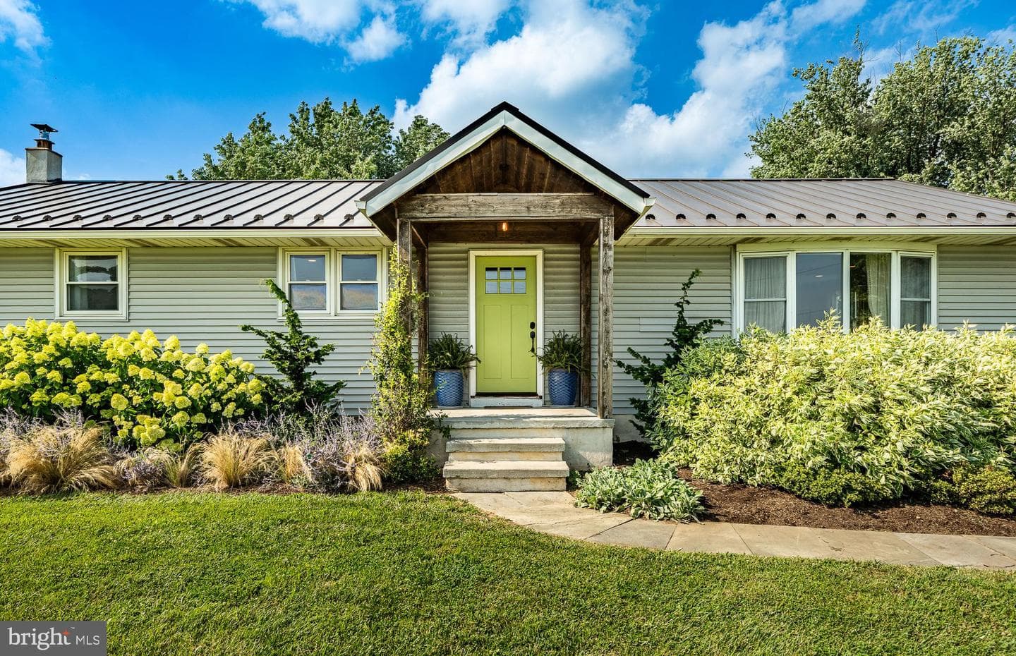 25 Freeman Road photo 3
